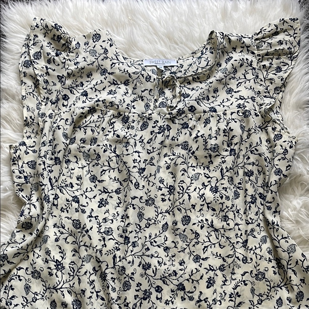 Sweet Rain Women's Black Floral Cream Blouse
